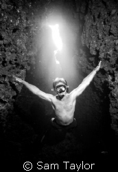 matt, free diving in the rock arch. ambient light by Sam Taylor 